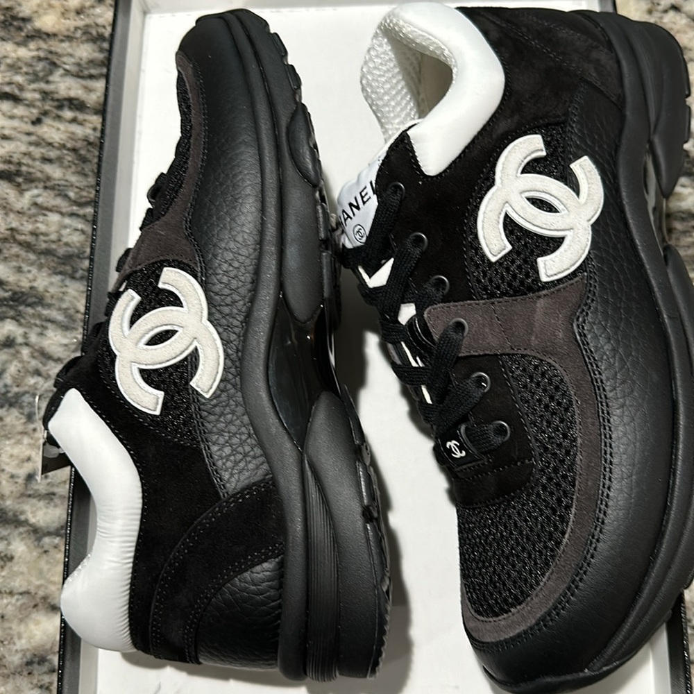 NWT-BNIB Chanel SNEAKERS-37.5